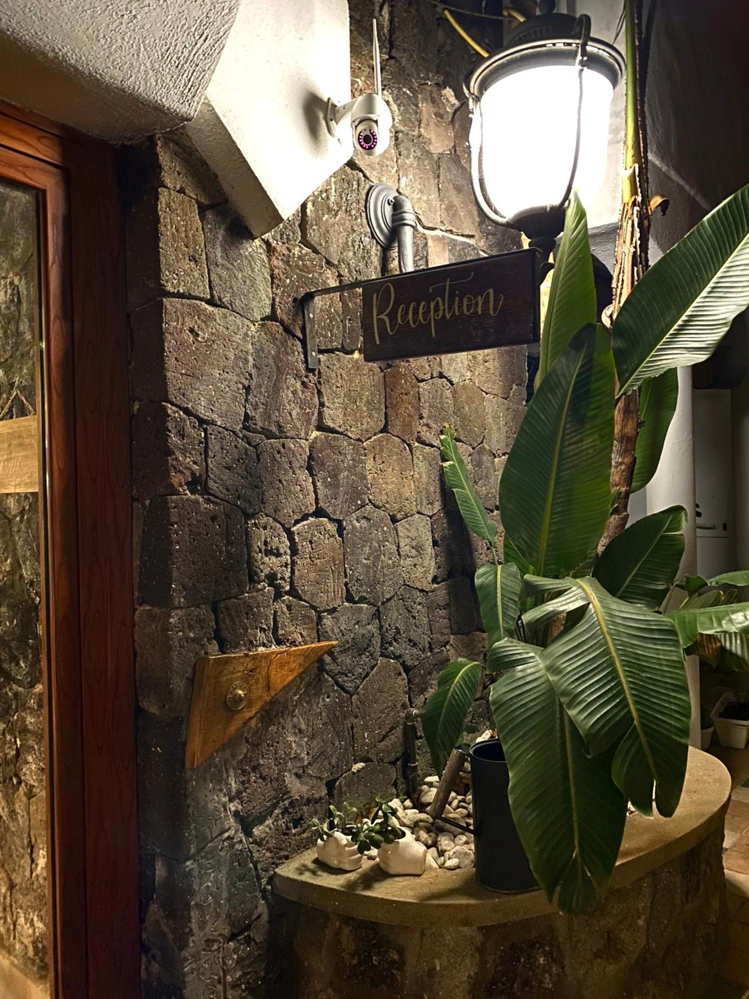 Black Market Hotel Иския Екстериор снимка