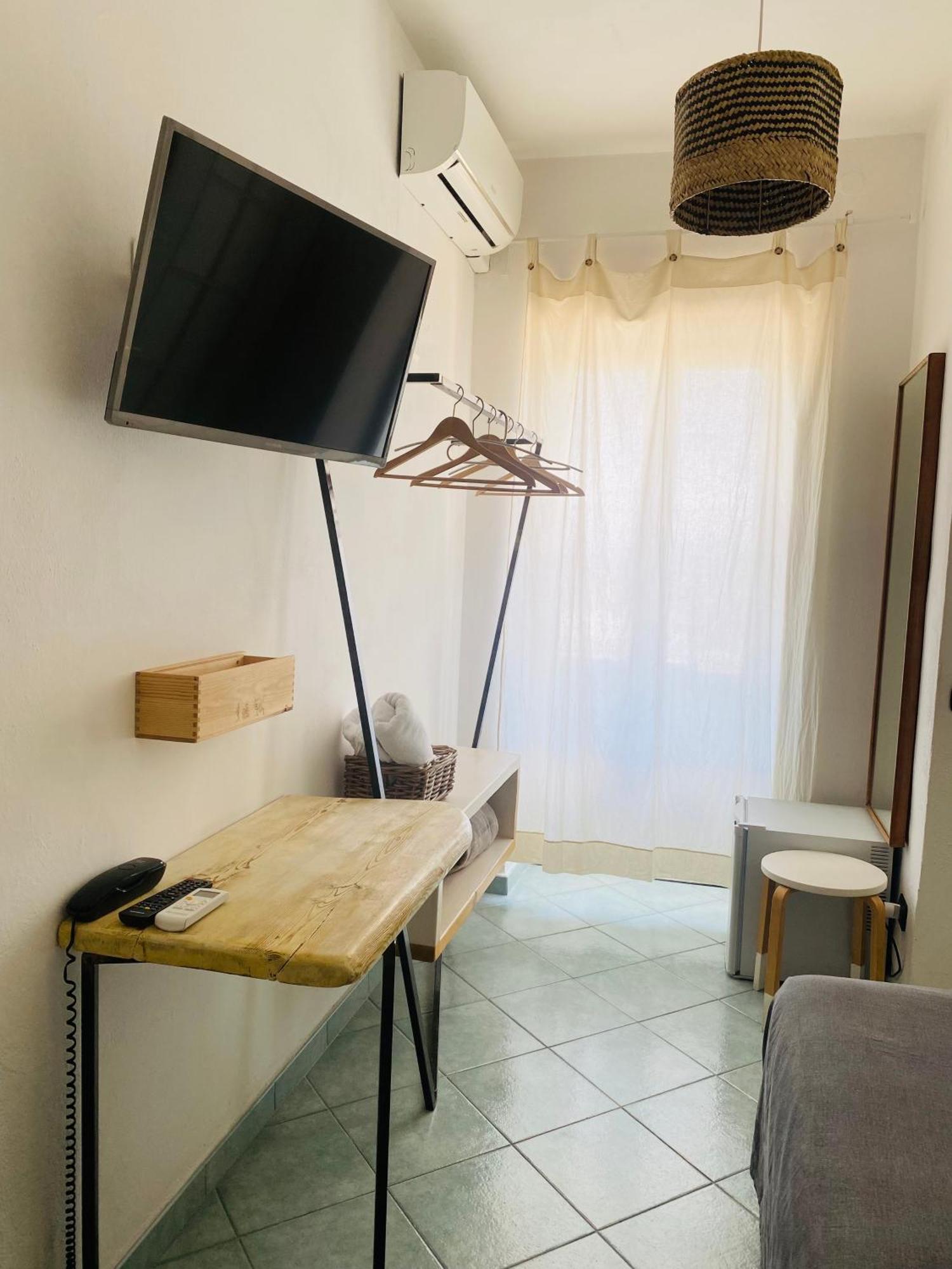Black Market Hotel Иския Екстериор снимка